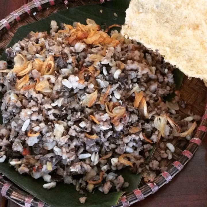 Xôi trứng kiến ‘không dành cho người yếu tim’ - Hình 4 Xoi trung kien ‘khong danh cho nguoi yeu tim’-Hinh-4