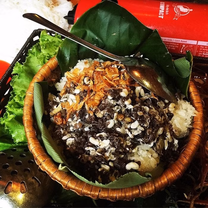 Xôi trứng kiến ‘không dành cho người yếu tim’ - Hình 3 Xoi trung kien ‘khong danh cho nguoi yeu tim’-Hinh-3