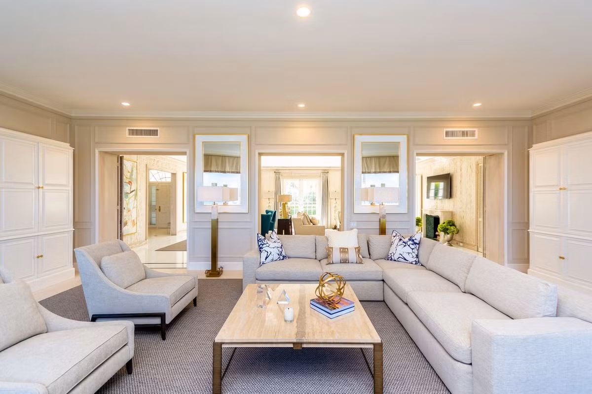 Ben trong biet thu ven bien cua gia dinh cuu Tong thong Donald Trump-Hinh-2