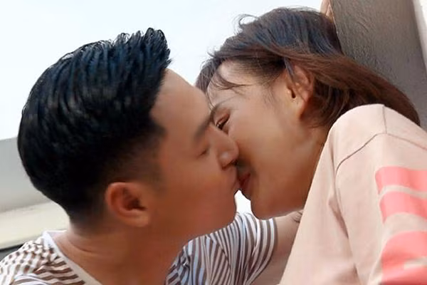 Su that ngo ngang dang sau nhung canh hon dep tren phim Viet-Hinh-6