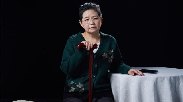 Me chong om minh toi cham, em chong noi loi phu bi ba tat