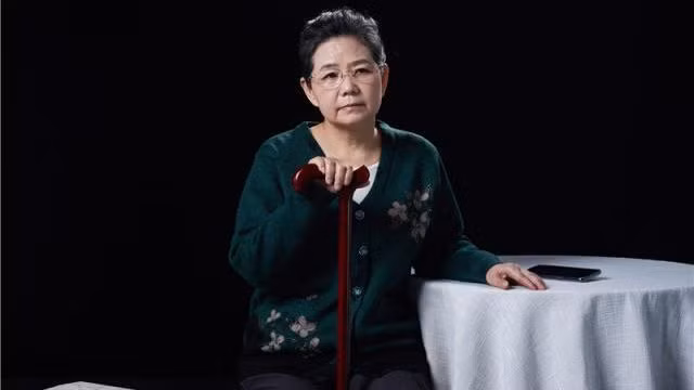 Me chong om minh toi cham, em chong noi loi phu bi ba tat