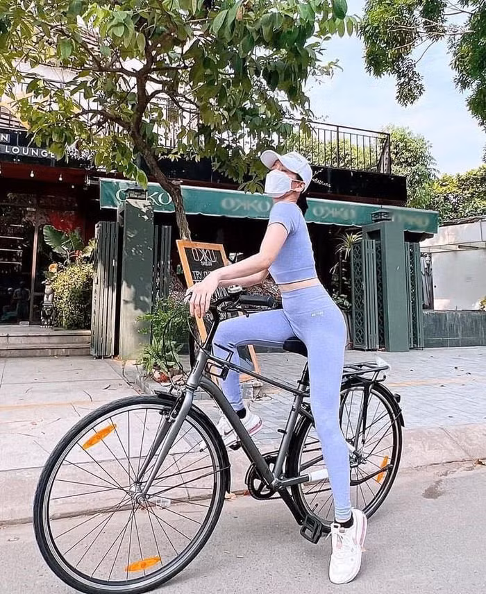 Mỹ nhân Việt đạp xe: Hiền Hồ eo thon, Diệp Lâm Anh gợi cảm My nhan Viet dap xe: Hien Ho eo thon, Diep Lam Anh goi cam