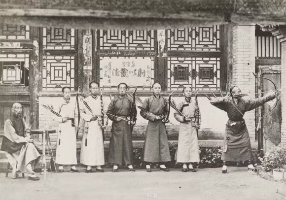 Vi sao Hoang de nha Thanh khong lo bi thi ve trieu dinh am sat?-Hinh-3