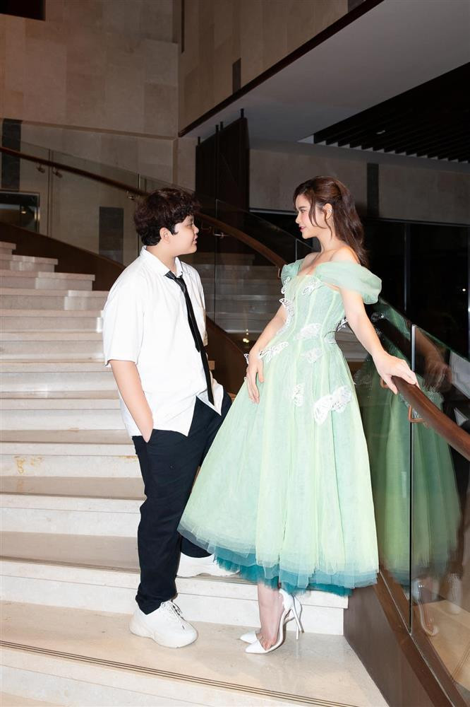 Nhiều người thậm chí dự đoán sau này Sushi sẽ có chiều cao vượt cả Tim lẫn Trương Quỳnh Anh.