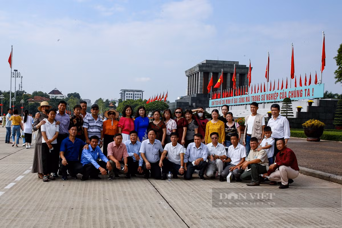 Hang van nguoi xep hang vao Lang ngay Quoc khanh 2/9-Hinh-7