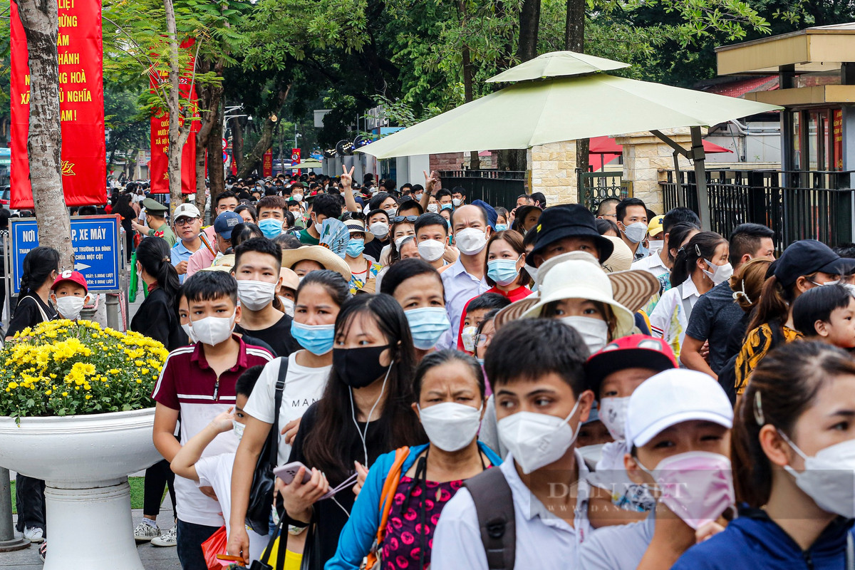 Hang van nguoi xep hang vao Lang ngay Quoc khanh 2/9-Hinh-12