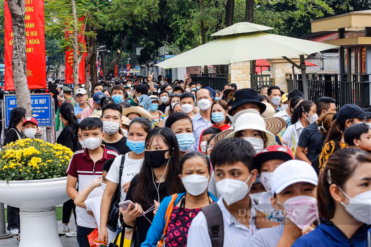 Hang van nguoi xep hang vao Lang ngay Quoc khanh 2/9-Hinh-12