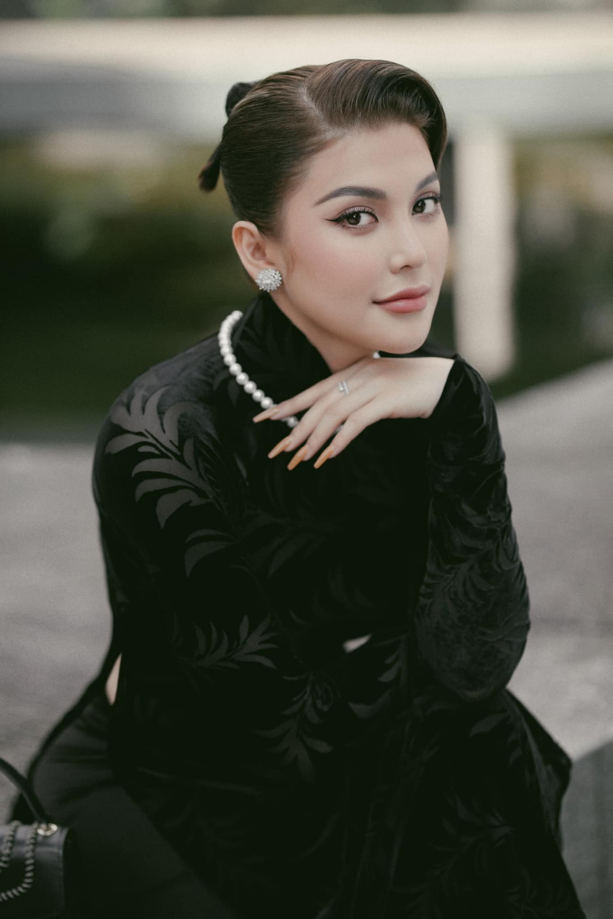 Ngoài ca hát, làm người mẫu, MC, Lily Chen còn được khán giả biết đến ở lĩnh vực phim ảnh. Cô từng đóng phim Thất Sơn tâm linh và Mẹ trùm, Mẹ rơm.