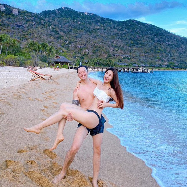 Trong loạt ảnh tình tứ với bạn trai, Diễm My cho thấy nét quyến rũ từ body tới gương mặt xinh đẹp.