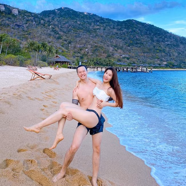 Trong loạt ảnh tình tứ với bạn trai, Diễm My cho thấy nét quyến rũ từ body tới gương mặt xinh đẹp.