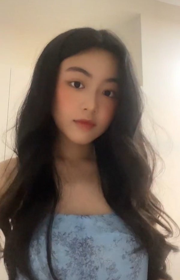 Con gái Quyền Linh khoe nhan sắc xinh đẹp như Hoa hậu Con gai Quyen Linh khoe nhan sac xinh dep nhu Hoa hau