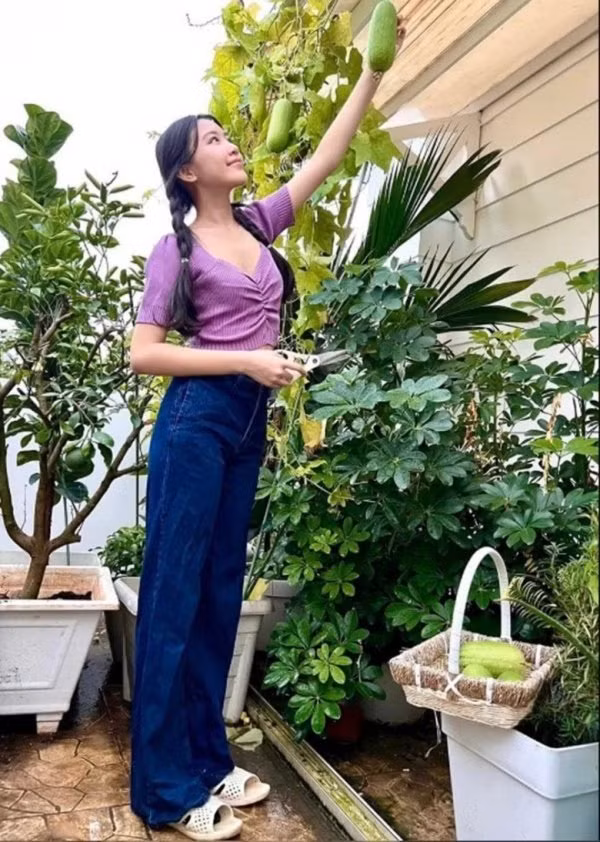 Con gai Quyen Linh khoe nhan sac xinh dep nhu Hoa hau-Hinh-6