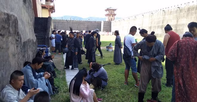 Canh vo vong vac don kien cua dien vien quan chung Trung Quoc-Hinh-5