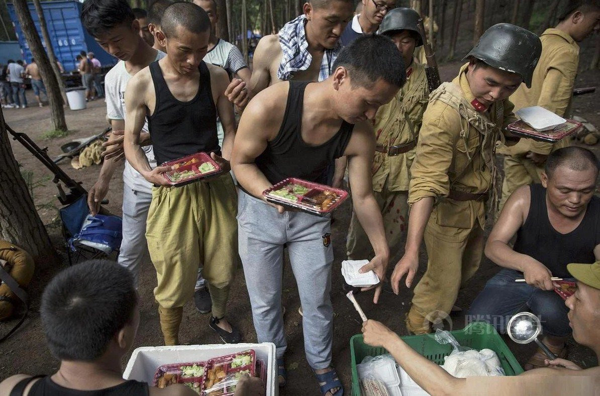 Canh vo vong vac don kien cua dien vien quan chung Trung Quoc-Hinh-3