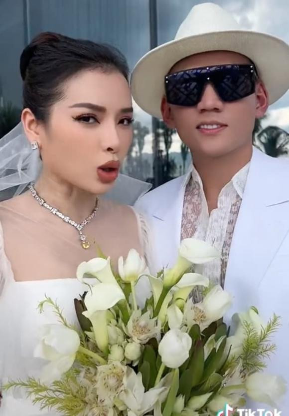 Cùng Lý Bình đu trend Tiktok, Phương Trinh Jolie bị mỉa mai ảnh 2