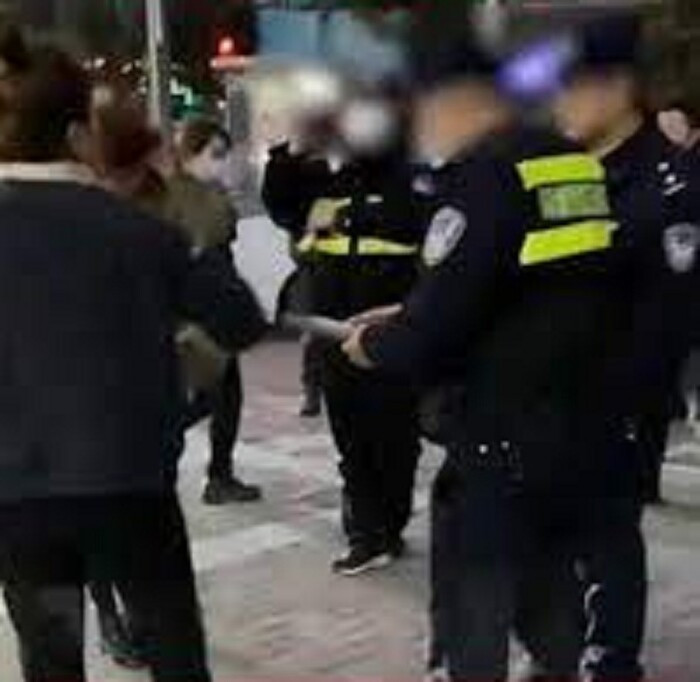 Hẹn gặp "chính thất" thương lượng, "tiểu tam" nói điều khiến vợ sôi máu - Hình 2 Hen gap