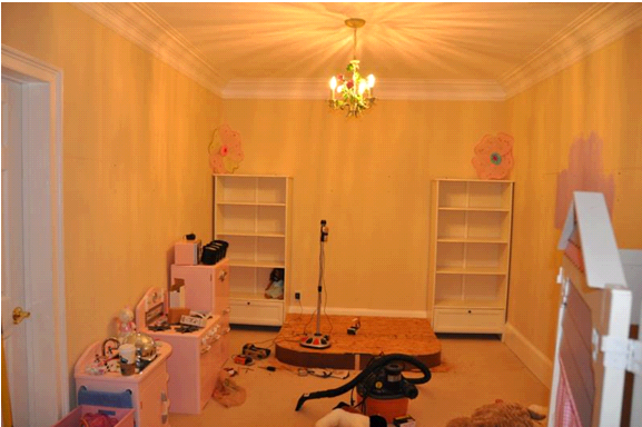 Ngoài ra, xét về phong thủy, ngôi nhà này không tốt cho công việc làm ăn, tài lộc của gia chủ. Để hóa giải điều này bạn nên tạo những khoảng không để ánh sáng, không khí có thể lưu thông vào nhà tốt hơn.