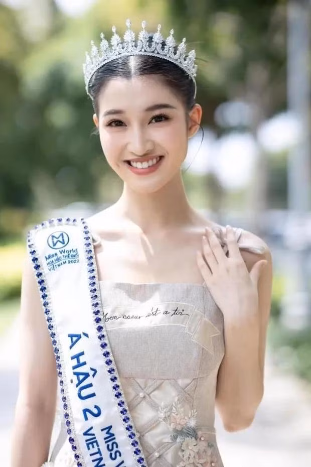 Giat minh mat moc A hau Phuong Nhi, khong con 