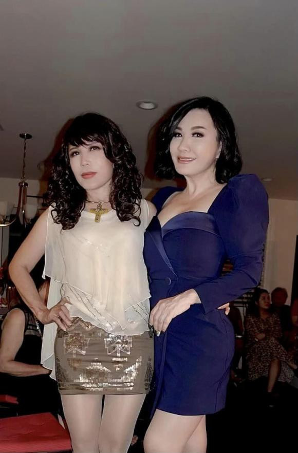 Bà xã Chí Tài ăn mặc hồi teen trong sinh nhật ca sĩ Nhật Hạ - Hình 4 Ba xa Chi Tai an mac hoi teen trong sinh nhat ca si Nhat Ha-Hinh-4