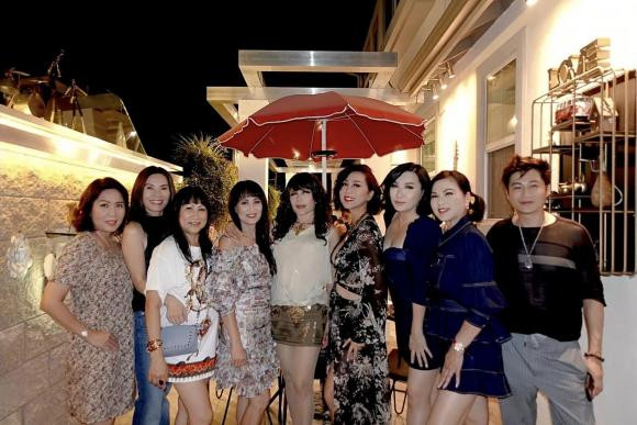 Bà xã Chí Tài ăn mặc hồi teen trong sinh nhật ca sĩ Nhật Hạ - Hình 5 Ba xa Chi Tai an mac hoi teen trong sinh nhat ca si Nhat Ha-Hinh-5