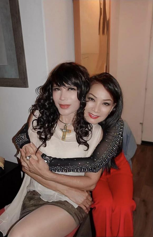 Bà xã Chí Tài ăn mặc hồi teen trong sinh nhật ca sĩ Nhật Hạ - Hình 3 Ba xa Chi Tai an mac hoi teen trong sinh nhat ca si Nhat Ha-Hinh-3