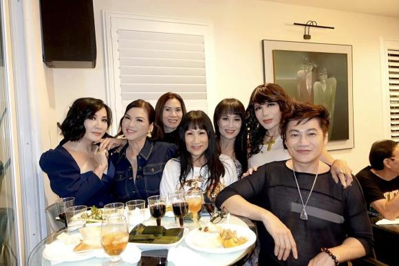 Bà xã Chí Tài ăn mặc hồi teen trong sinh nhật ca sĩ Nhật Hạ - Hình 7 Ba xa Chi Tai an mac hoi teen trong sinh nhat ca si Nhat Ha-Hinh-7