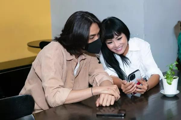 Phương Lê nói về Doãn Chí Kiên: "Ánh mắt chả tí gì yêu đương" - Hình 6 Phuong Le noi ve Doan Chi Kien: