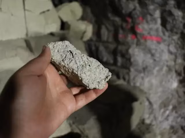 Co gi ben trong 'ngoi mo hat nhan' xu ly chat thai phong xa-Hinh-10