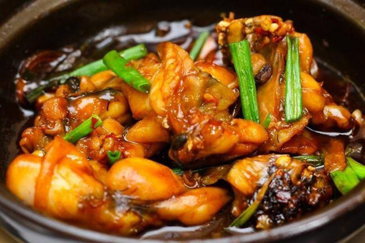 Chúng sống hoàn toàn trong tự nhiên trên núi Mẫu Sơn chính vì thế nên thịt rất thơm, dai, không tanh như ếch đồng.