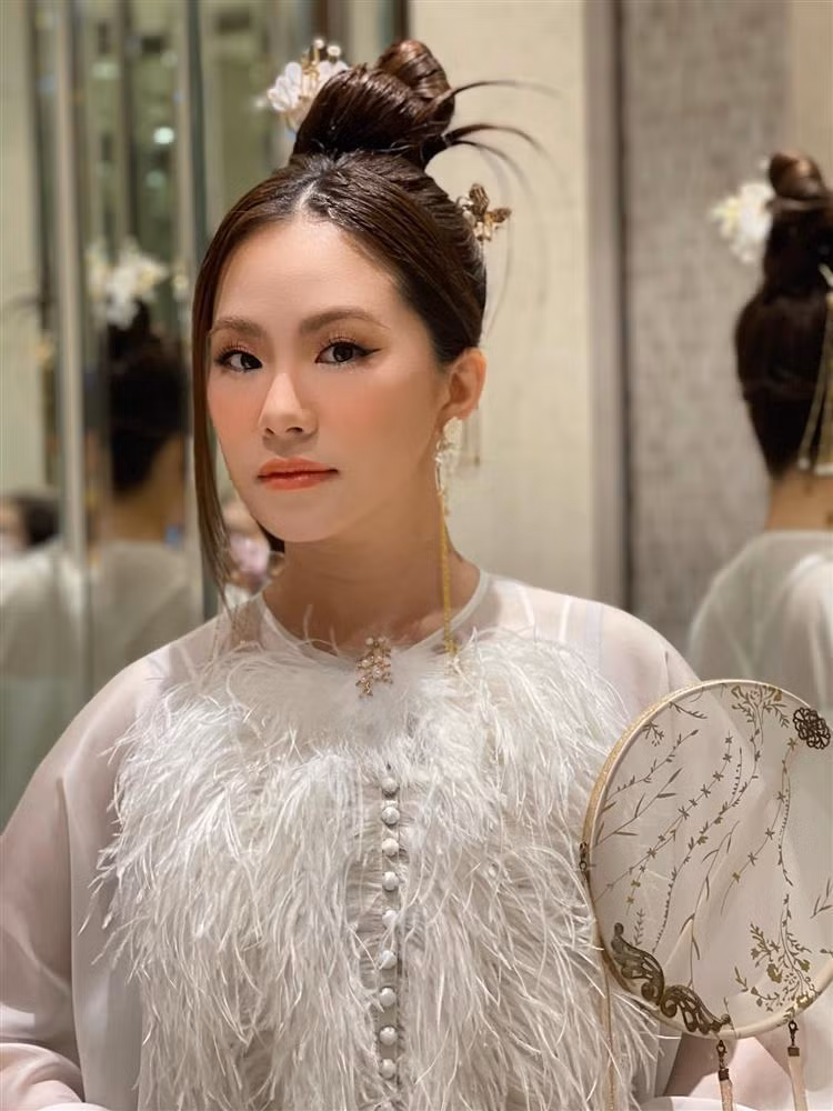 Vẻ đẹp của Lương Bích Hữu ở tuổi U40 mà ngỡ chỉ như U30.