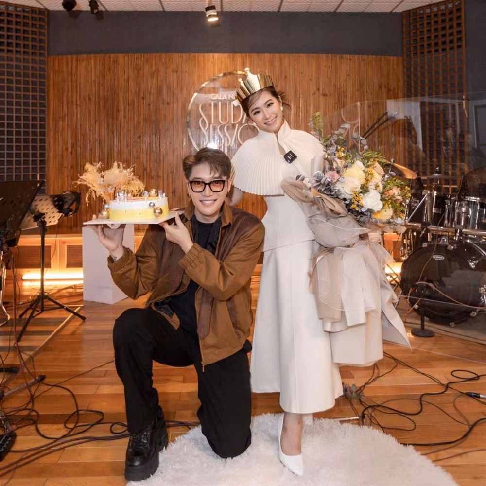 Châu Đăng Khoa cũng có mặt trong bữa tiệc.