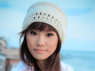 ác nét trên gương mặt của cô gần như không thay đổi, vẫn đôi mắt một mí, sống mũi cao, làn da căng bóng...