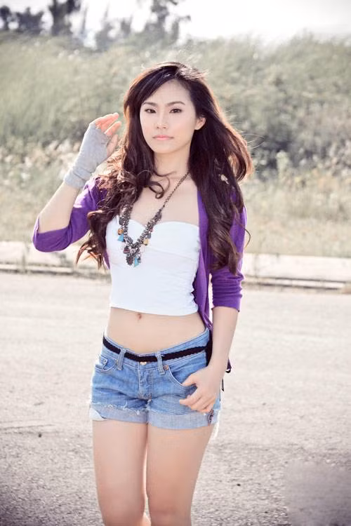 Từ xưa, Lương Bích Hữu đã gây sốt với thời trang sành điệu, vóc dáng nuột nà.