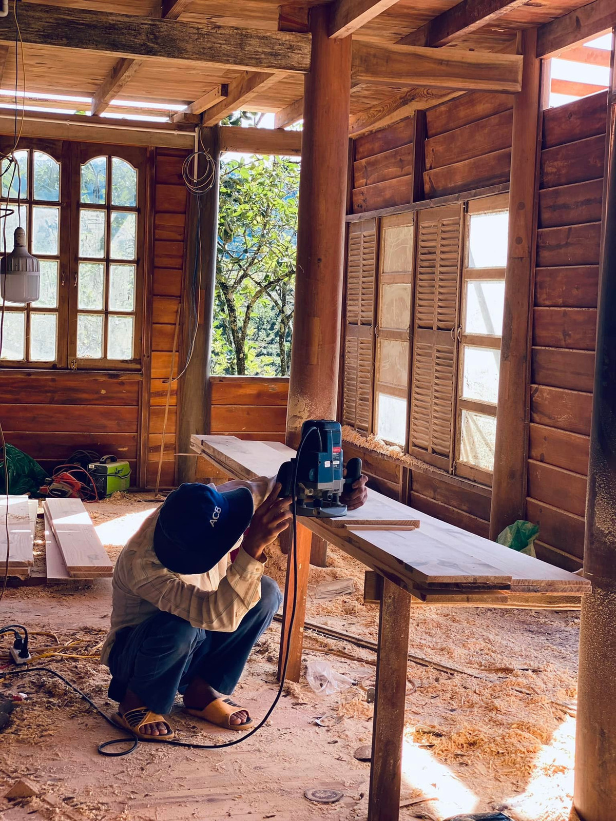 Nhà gỗ cheo leo trên lưng đồi, mỗi sáng đón mặt trời thật chill - Hình 12 Nha go cheo leo tren lung doi, moi sang don mat troi that chill-Hinh-12