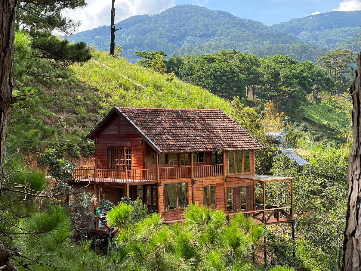 Nha go cheo leo tren lung doi, moi sang don mat troi that chill-Hinh-5