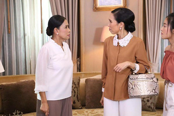 Chị gái ở cữ ăn mì tôm, mẹ tôi mắng thông gia rồi hổ thẹn Chi gai o cu an mi tom, me toi mang thong gia roi ho then