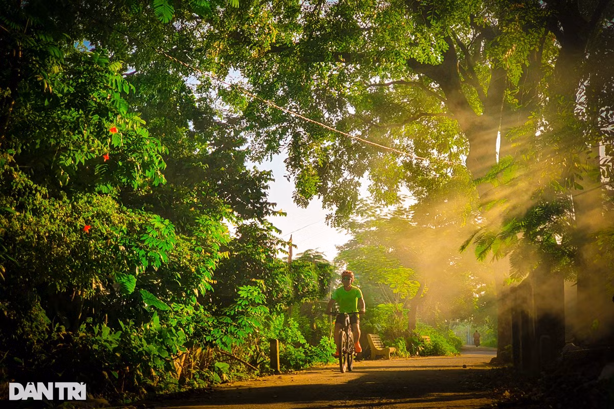 Tan huong ky nghi, nguoi dan thanh thoi dap xe dao khap Ha Noi-Hinh-18