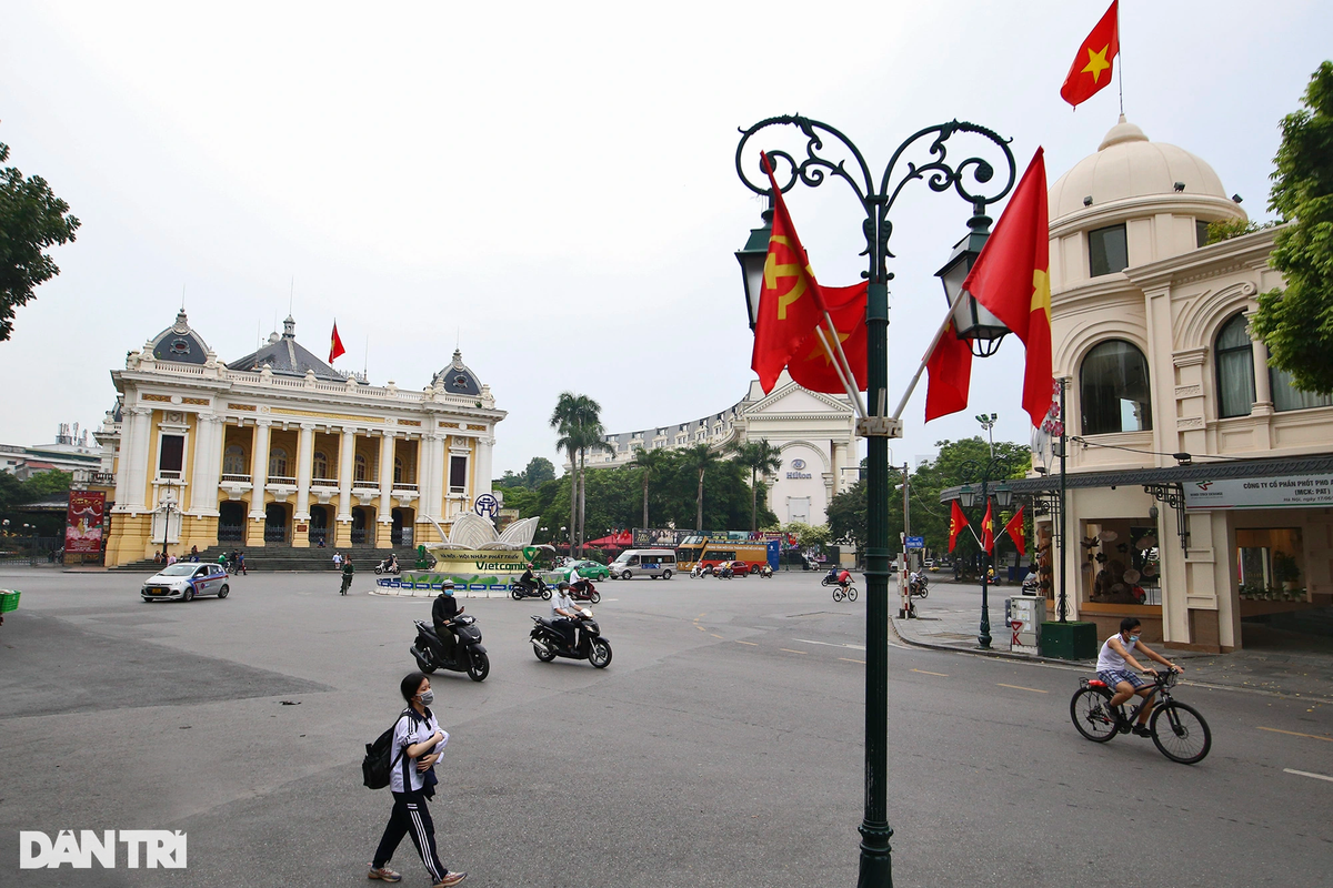 Tan huong ky nghi, nguoi dan thanh thoi dap xe dao khap Ha Noi-Hinh-13