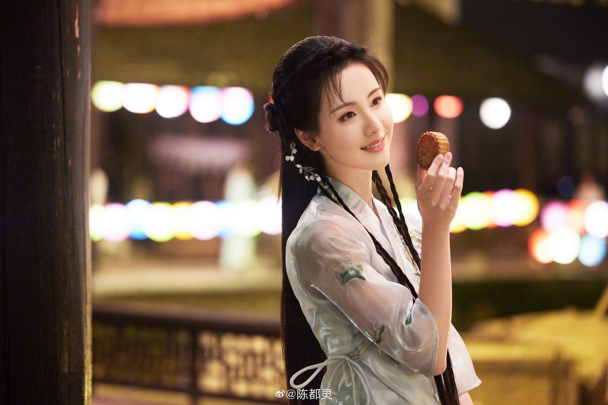 Nhờ đó, nữ diễn viên được các nhà làm phim yêu thích, thường mời vào các dự án cổ trang, chẳng hạn Đại Đường Địch Công Án, Trường Nguyệt Tẫn Minh, Liên Hoa Lâu, Đông Tà Tây Độc, Nhất niệm quan sơn...