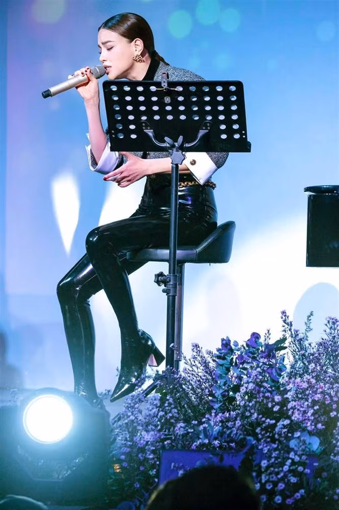 Dan mang 'reo' goi Lam Bao Chau hoc Kim Ly mot dieu-Hinh-2