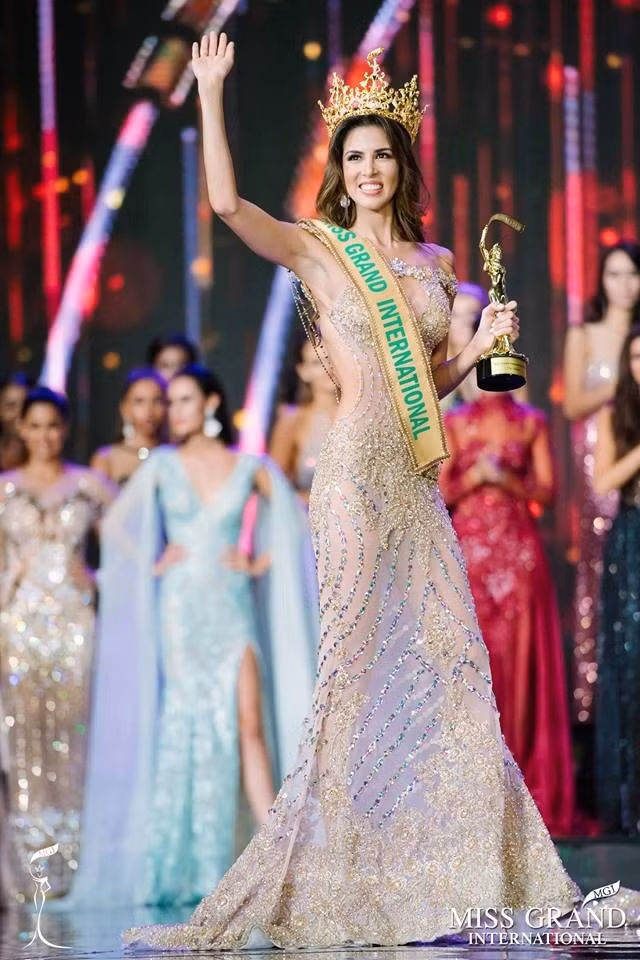 Miss Grand International 2017 thuộc về đại diện đến từ Peru, Maria Jose Lora. Người đẹp cao 1,8 m, số đo ba vòng 85-60-87 cm.