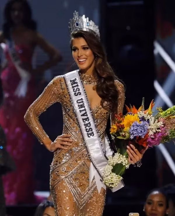 Cô gái Iris Mittenaere đến từ nước Pháp đã bước lên bục cao nhất của cuộc thi Miss Universe 2016. Phần đối đáp chân thành khi kể về nỗi thất bại của bản thân giúp mang về cho cô danh hiệu cao nhất.