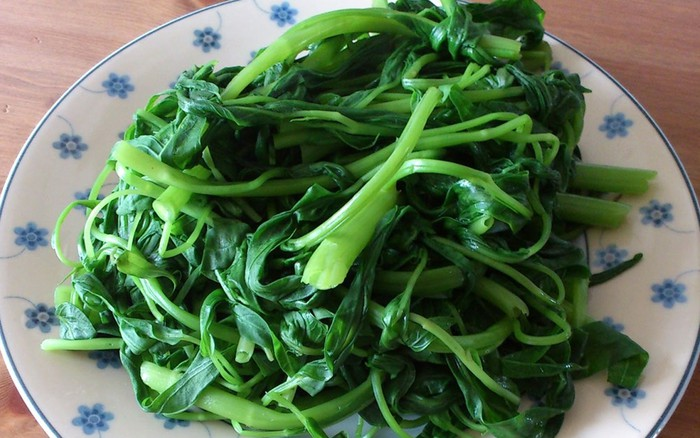 Cách luộc rau muống xanh mướt, giòn ngon mà không bị mất chất Cach luoc rau muong xanh muot, gion ngon ma khong bi mat chat