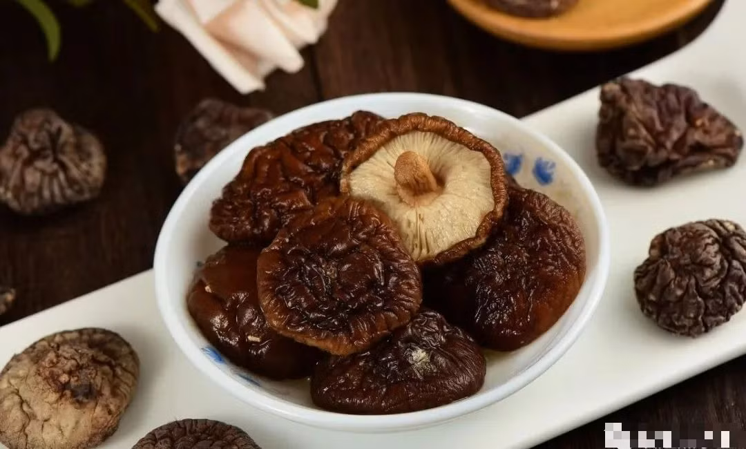 Đừng ngâm nấm hương khô trực tiếp trong nước - Hình 2 Dung ngam nam huong kho truc tiep trong nuoc-Hinh-2