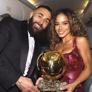 Cô là một trong những nàng WAG có mặt ở Qatar để cổ vũ nửa kia trong mùa World Cup 2022. Trước khi đến với Benzema, Ozuna có thời gian qua lại với rapper Tyga và ca sĩ Justin Bieber.