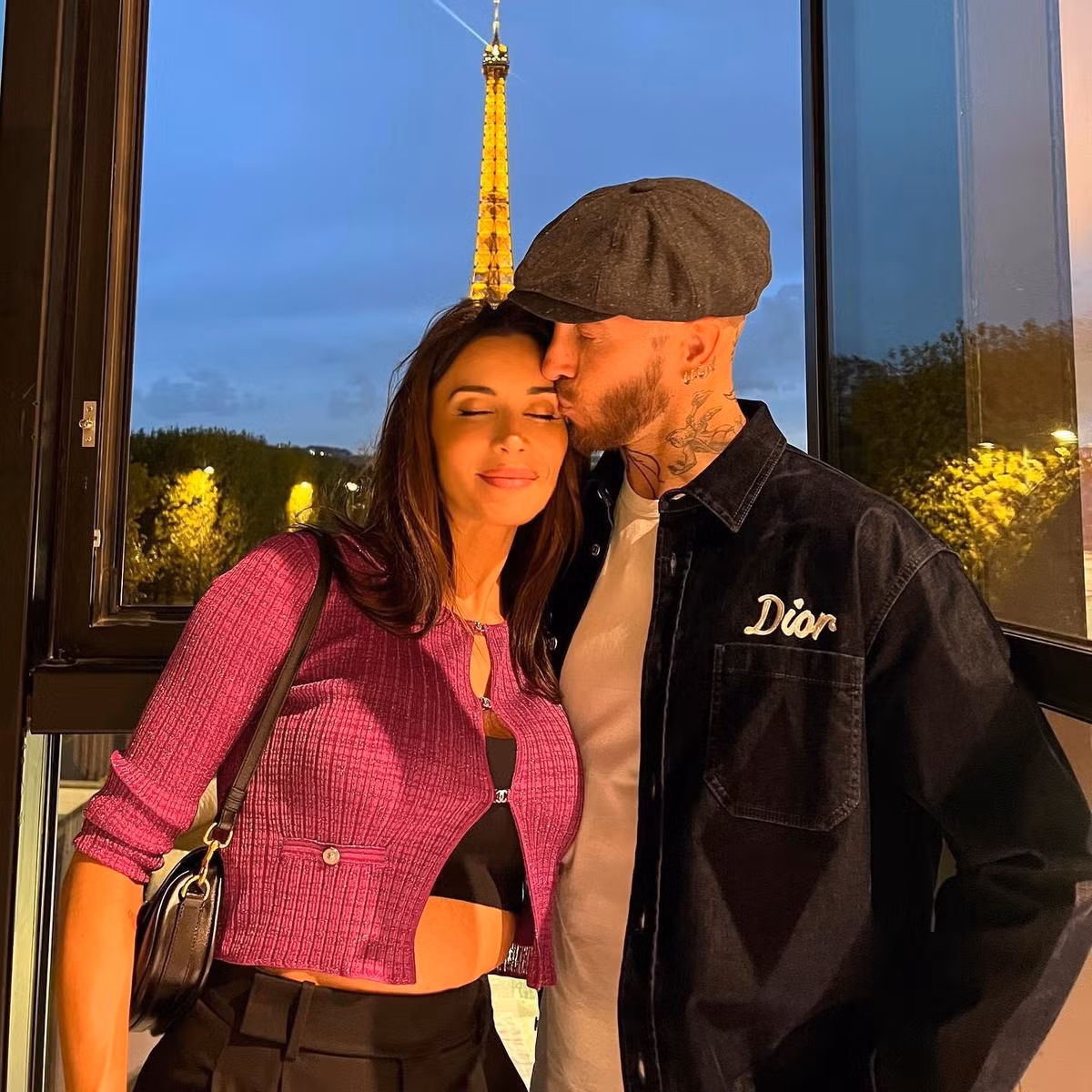 Không chỉ là MC nổi tiếng ở quê nhà, Pilar Rubio còn được quan tâm nhờ hôn nhân hạnh phúc với cầu thủ Ramos. Hiện tại, Rubio là một trong những nàng WAG có lượt người theo dõi lớn nhất trên Instagram, với gần 9 triệu lượt. Trên trang cá nhân, Rubio thường xuyên đăng ảnh về cuộc sống xa hoa và những hình ảnh tình cảm với chồng.