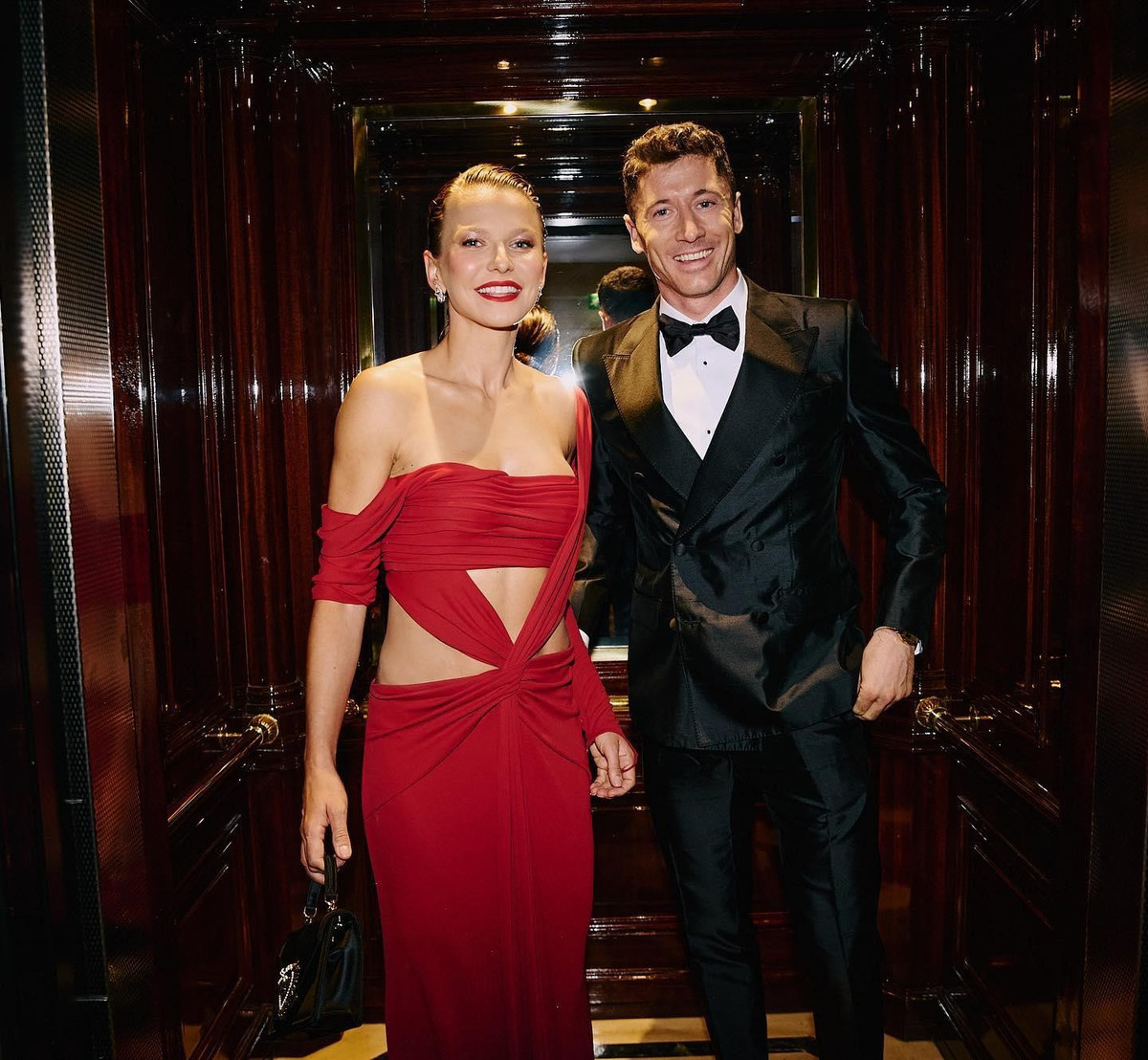 Anna Lewandowska là người đồng hành quen thuộc của cầu thủ Robert Lewandowski. Trước đây, Lewandowska là vận động viên karate thế giới. Hiện tại, nửa kia của Lewandowski đã ngừng công việc thi đấu để chuyển sang lĩnh vực kinh doanh.