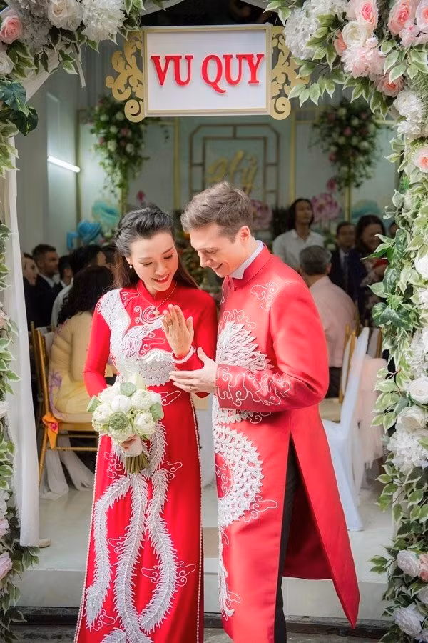 Gu thoi trang dong dieu cua vo chong MC Hoang Oanh truoc khi ly hon