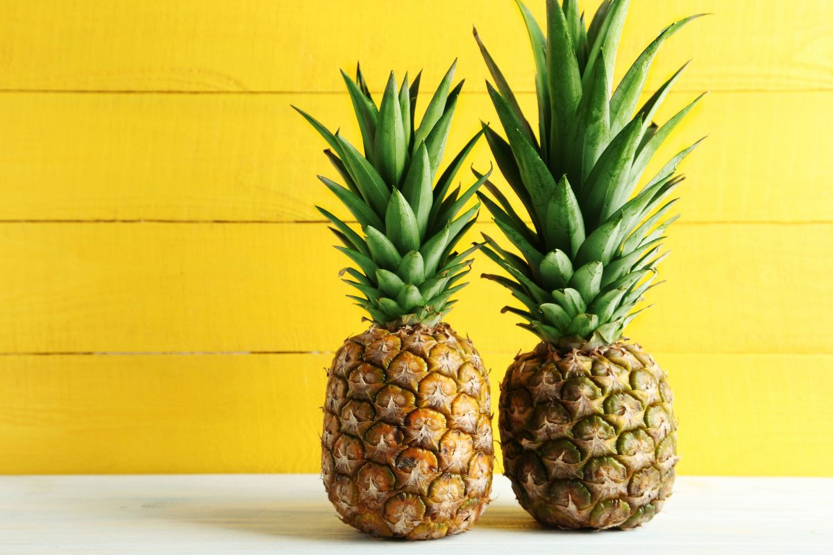 Dứa: Không chỉ là loại trái cây có hương thơm ngào ngạt mà dứa ᴄòɴ được biết đến là biểu tượng của phong thủy truyền thống mang ý nghĩa may mắn, thành công ᴠà thịnh vượng vững bền mãi về sau. 